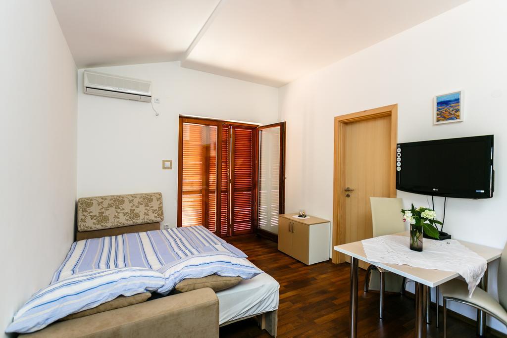 Apartments Josip Pinezići Pokoj fotografie