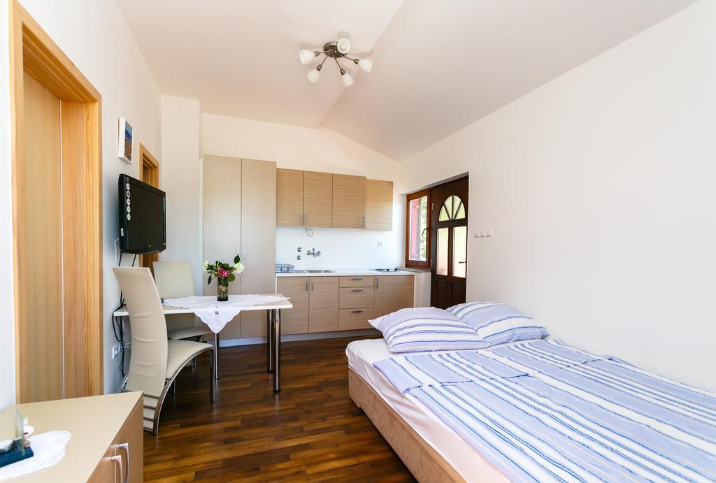 Apartments Josip Pinezići Pokoj fotografie